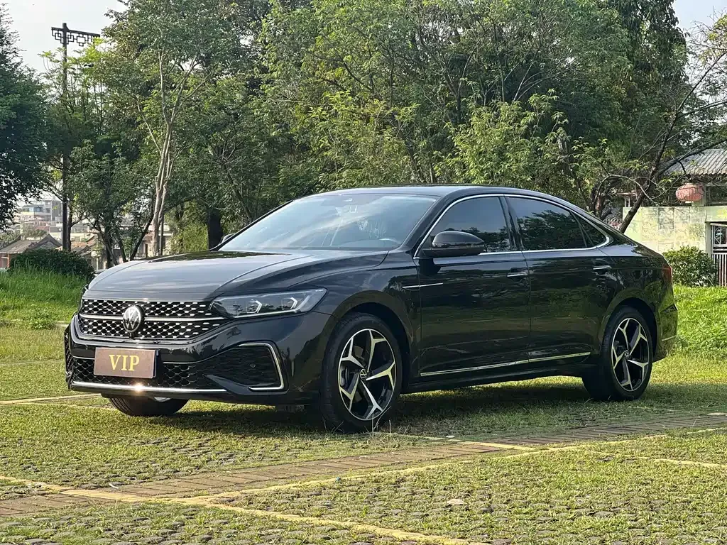 Volkswagen Passat — фото 1