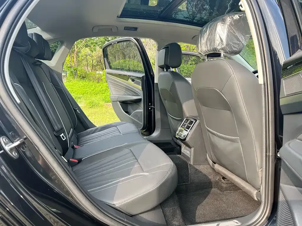 Volkswagen Passat — фото 7