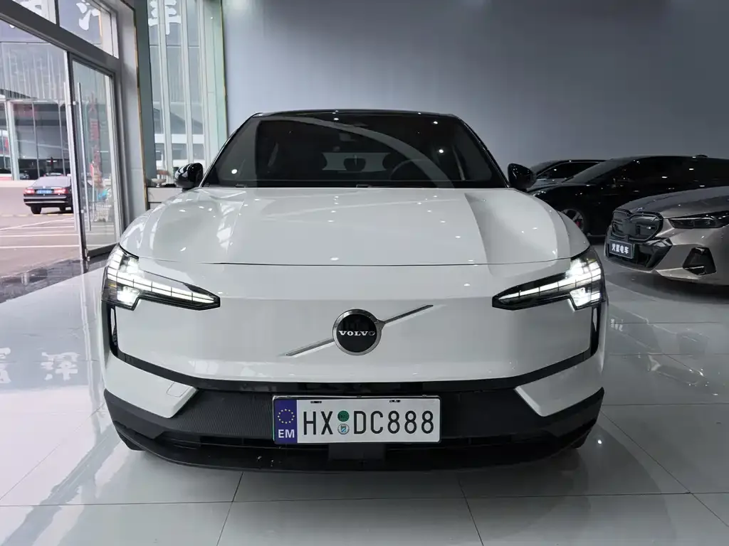 Volvo EX30 2025 из CN, фото 3