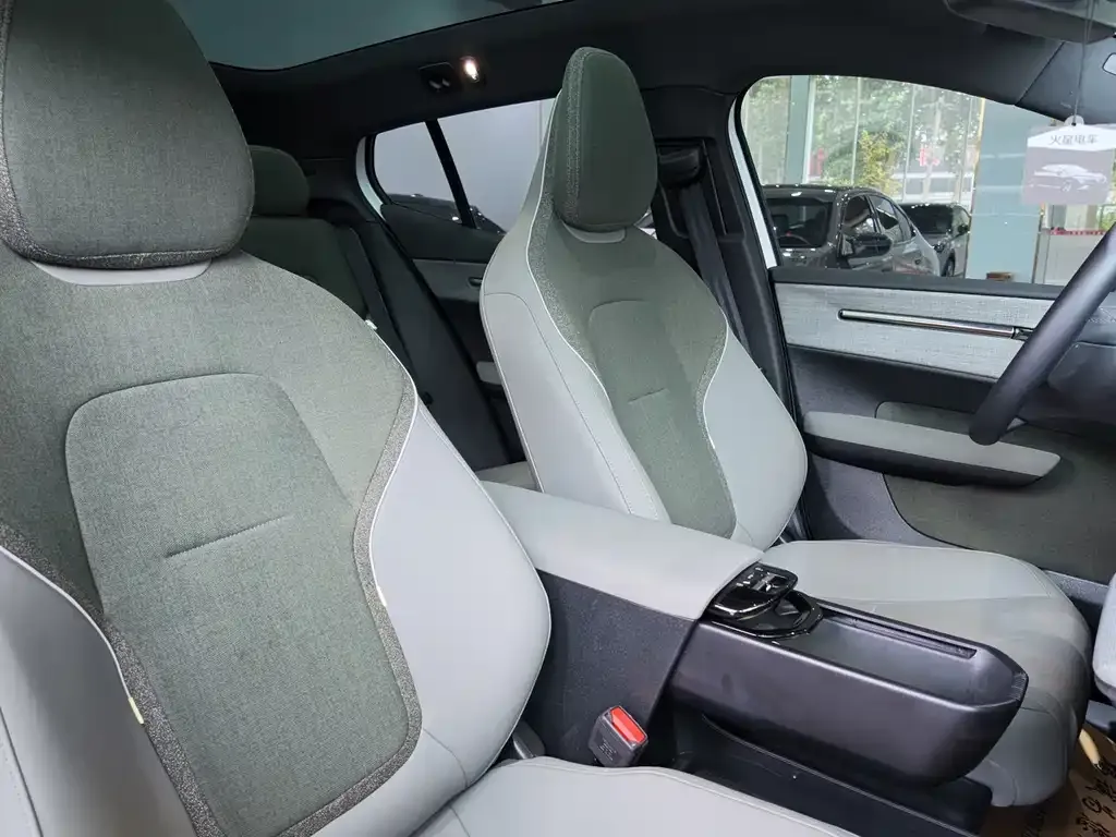 Volvo EX30 2025 из CN, фото 7