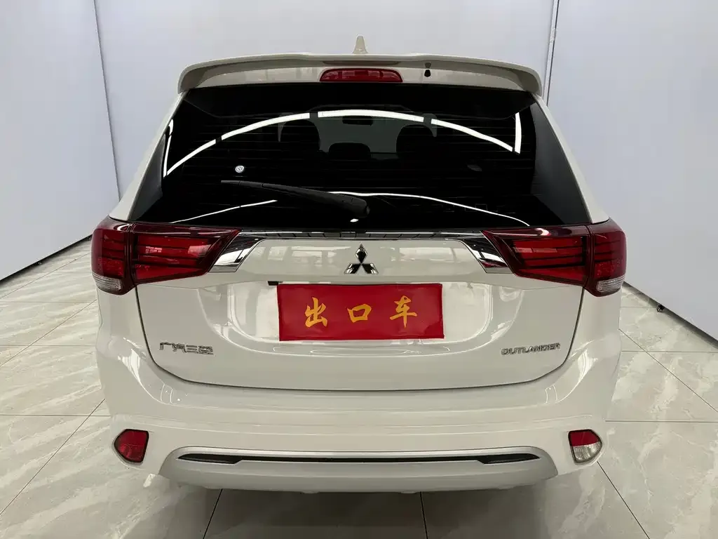 Mitsubishi Outlander — фото 8