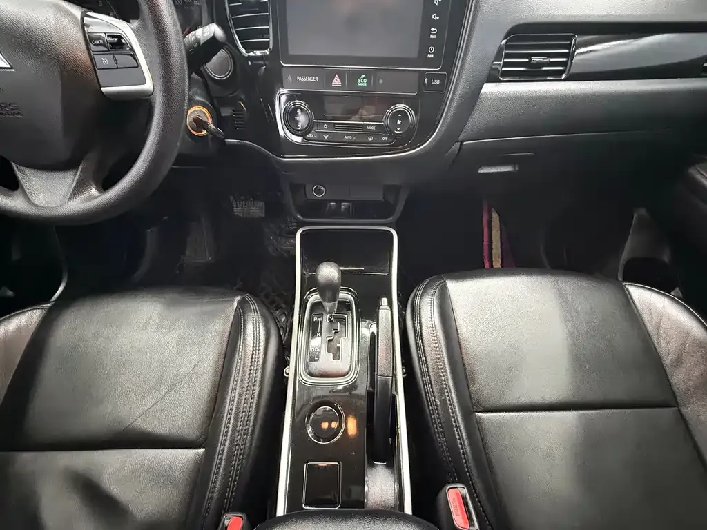 Mitsubishi Outlander — фото 7