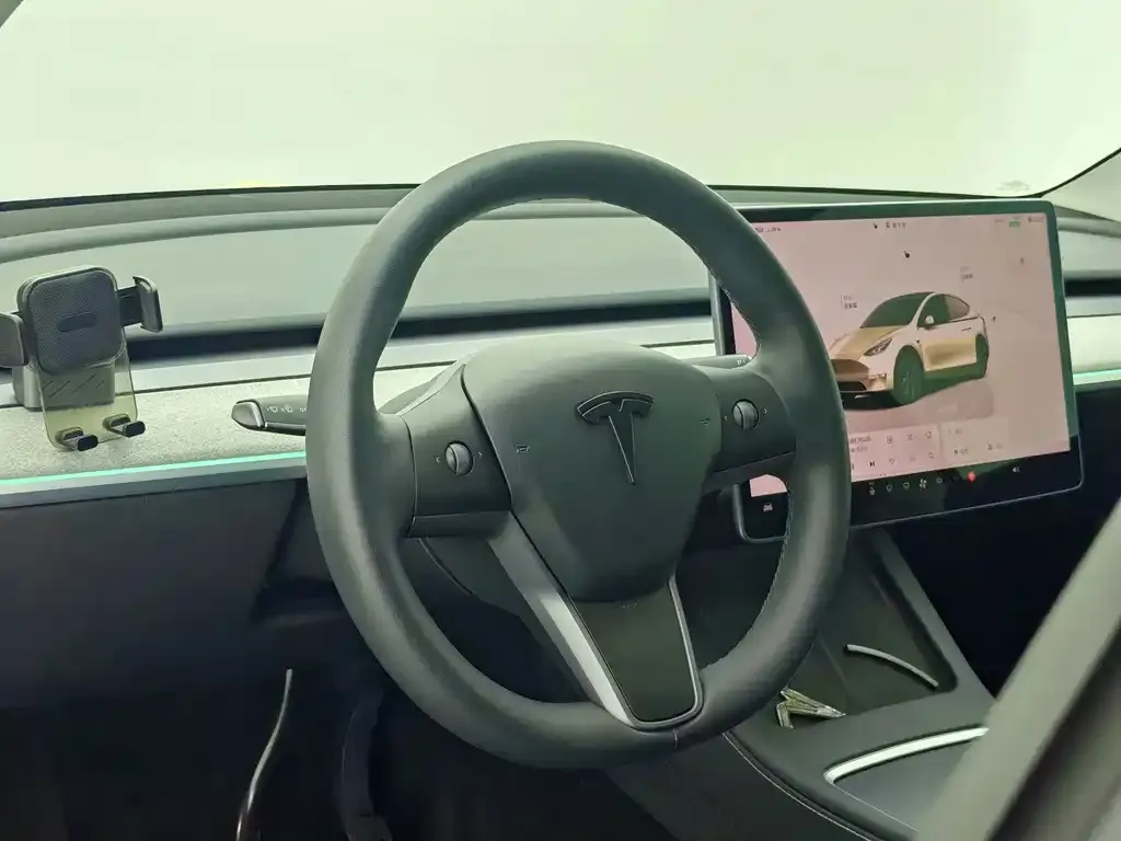 Tesla Model Y — фото 4