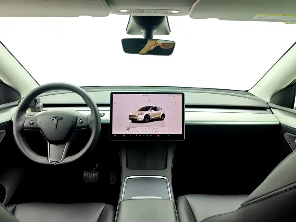 Tesla Model Y — фото 5