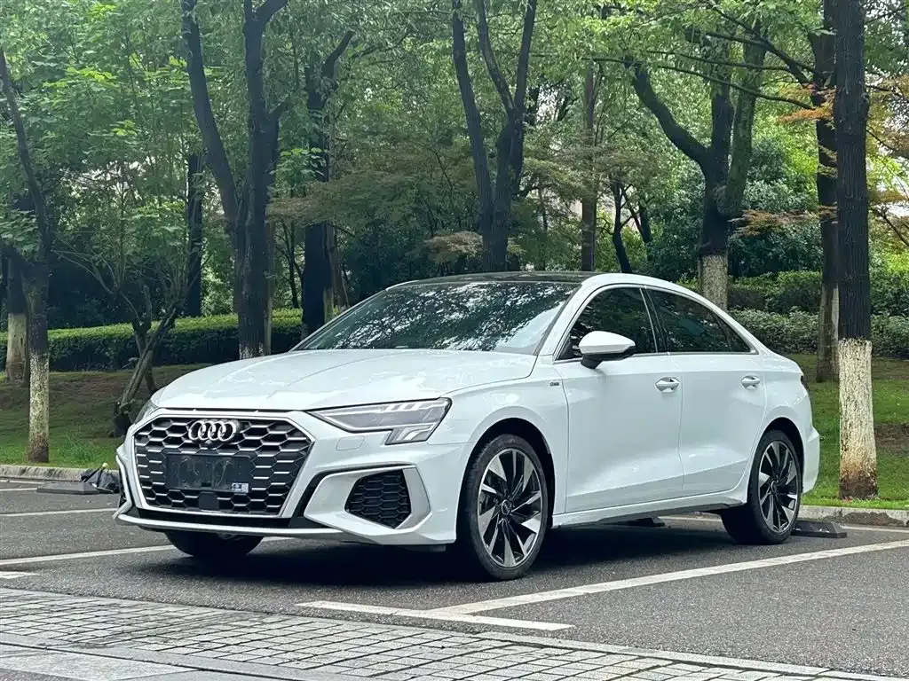 Audi A3 — фото 1