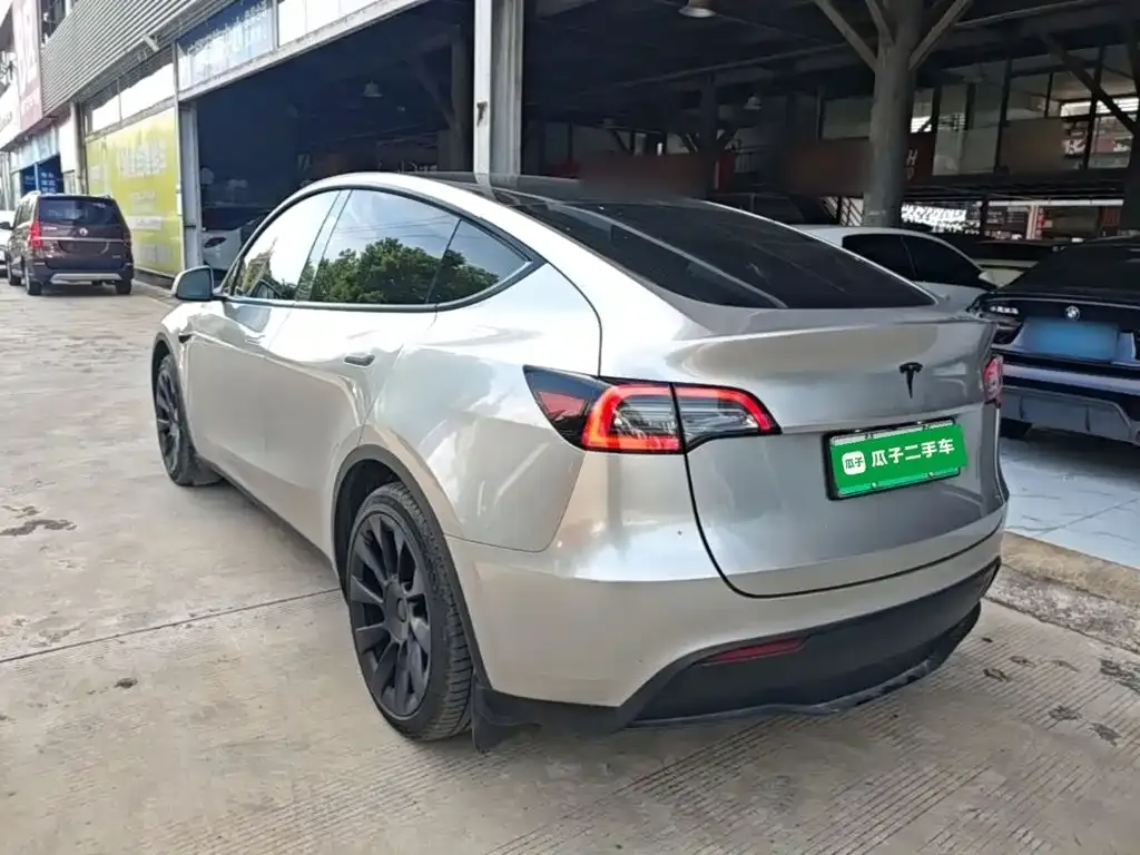 Tesla Model Y — фото 7