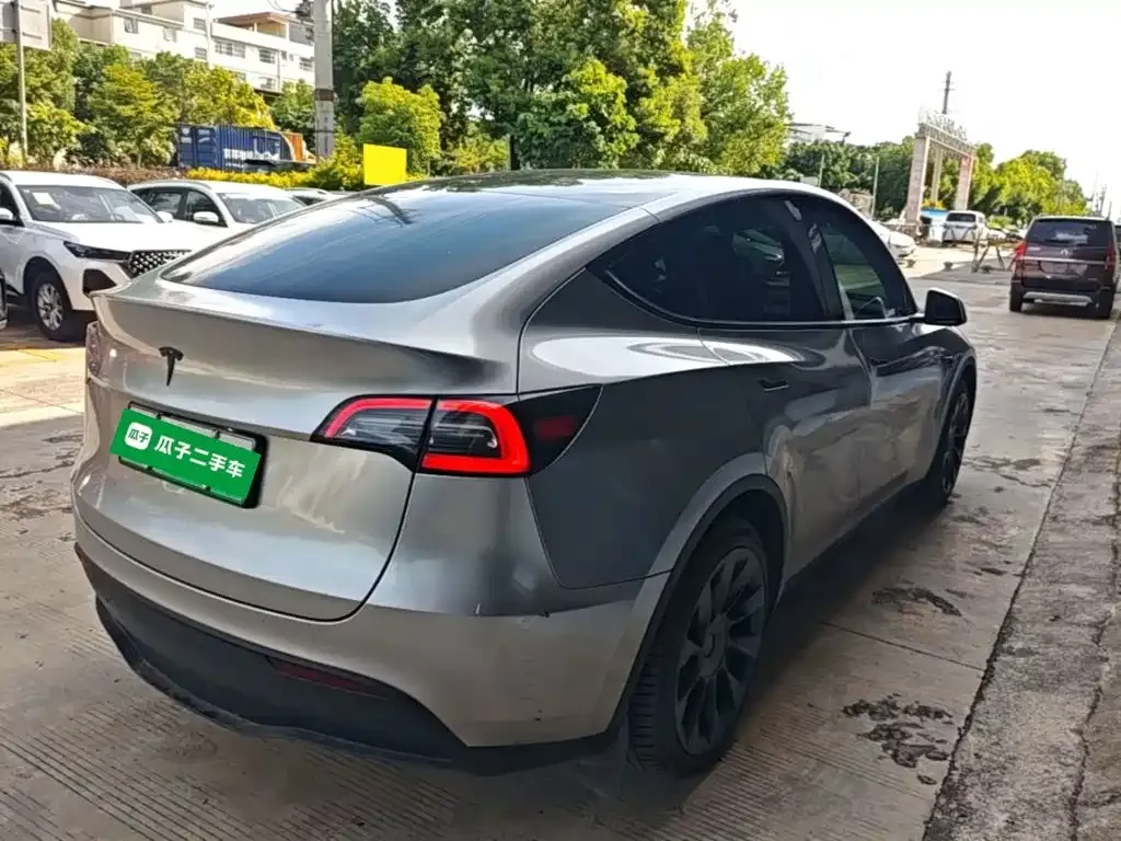 Tesla Model Y — фото 8