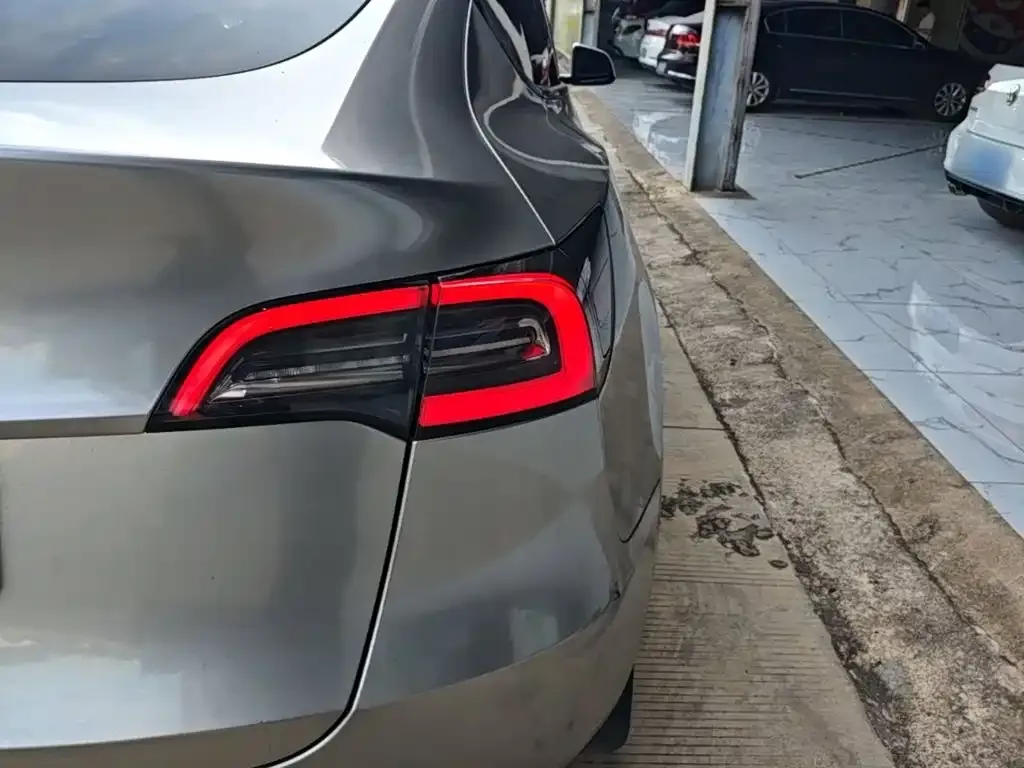 Tesla Model Y — фото 5