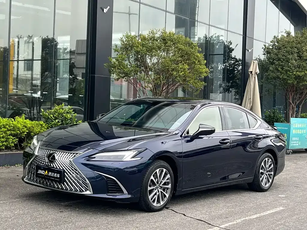 Lexus ES — фото 1