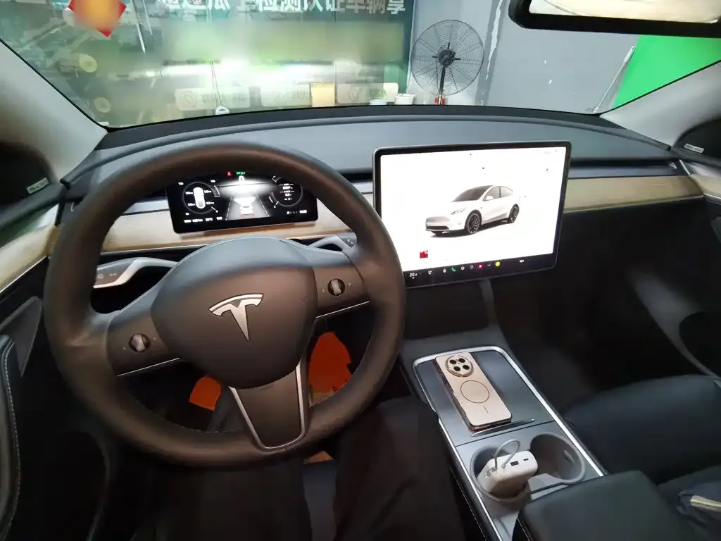 Tesla Model Y — фото 6