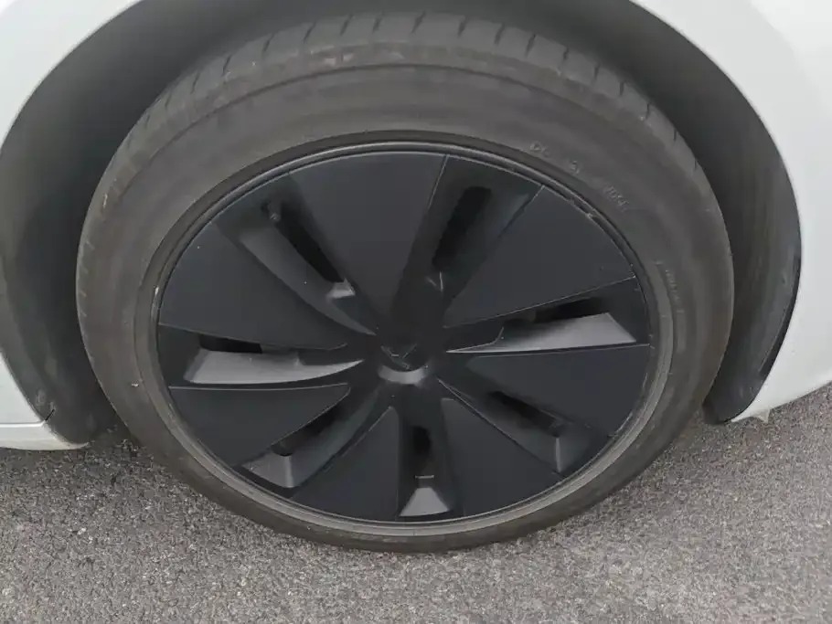 Tesla Model 3 — фото 10