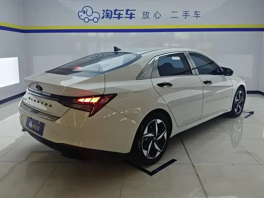 Hyundai Elantra — фото 6