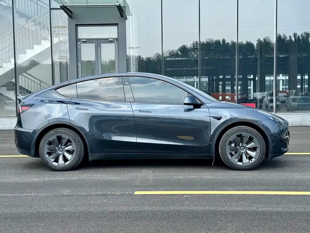 Tesla Model Y — фото 4