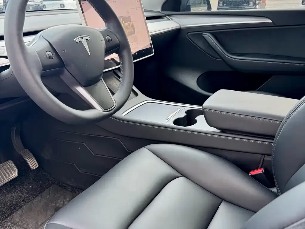 Tesla Model Y — фото 2