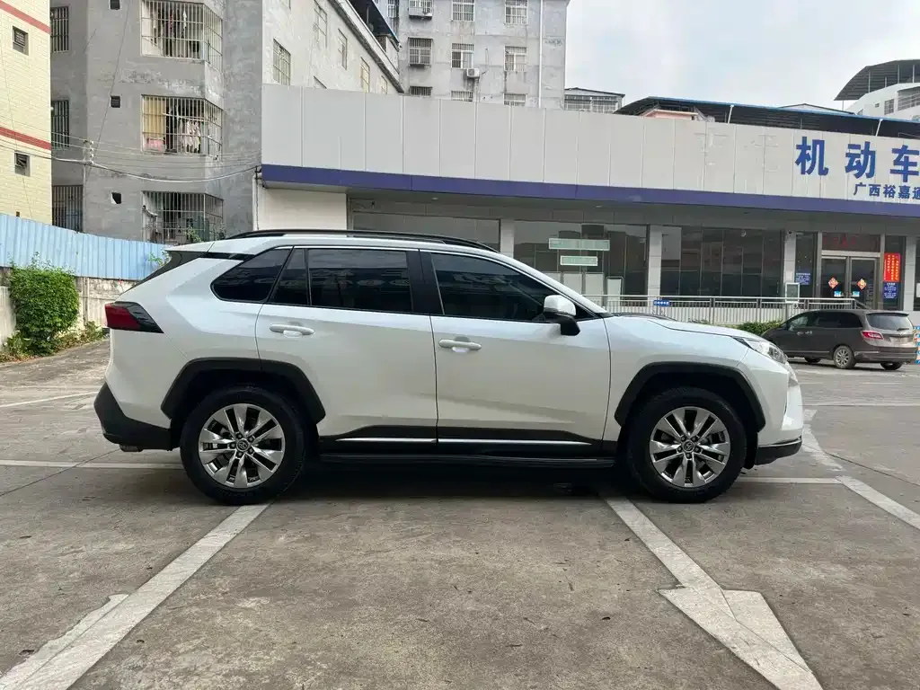 Toyota Wildlander — фото 10