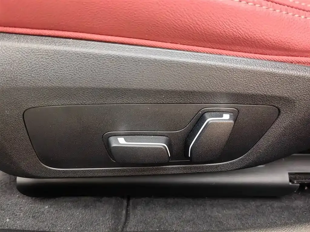 BMW i4 — фото 10