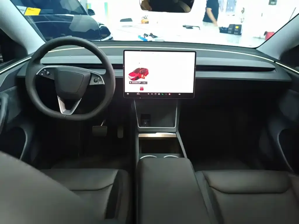 Tesla Model Y — фото 7