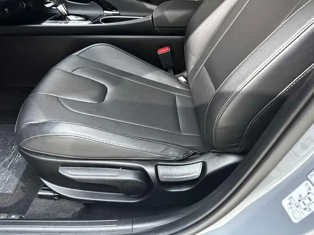 Hyundai Elantra — фото 8