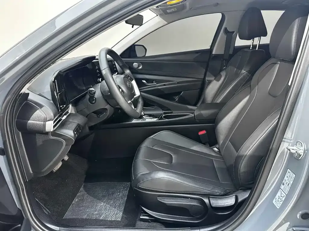 Hyundai Elantra — фото 7