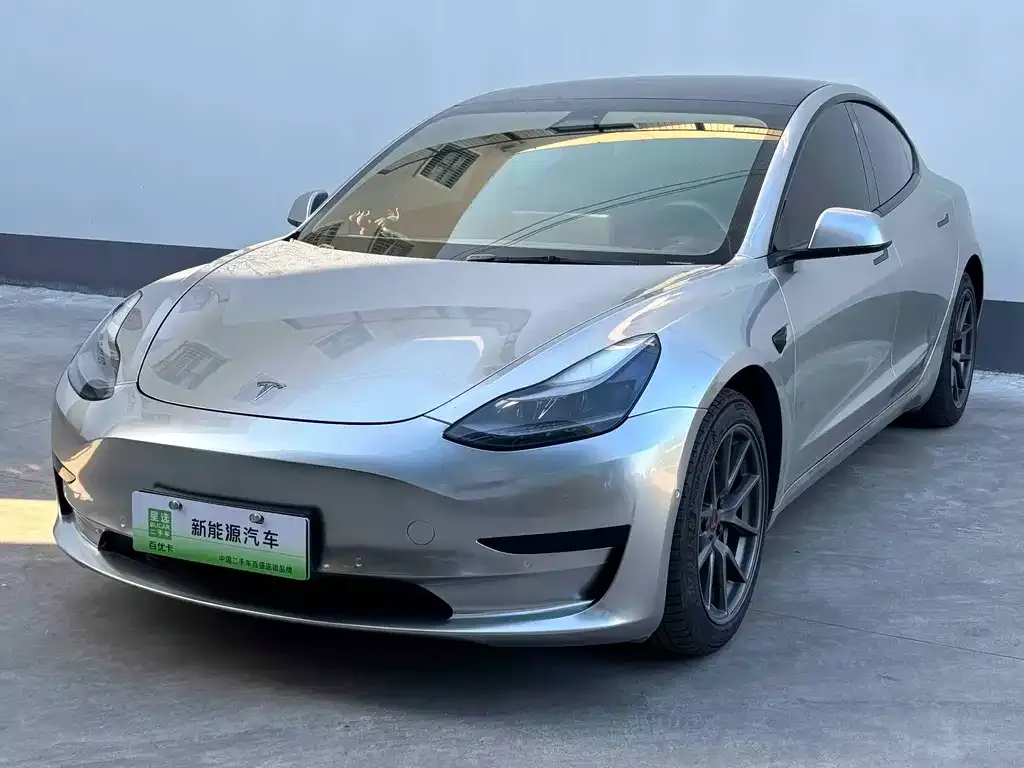 Tesla Model 3 — фото 1
