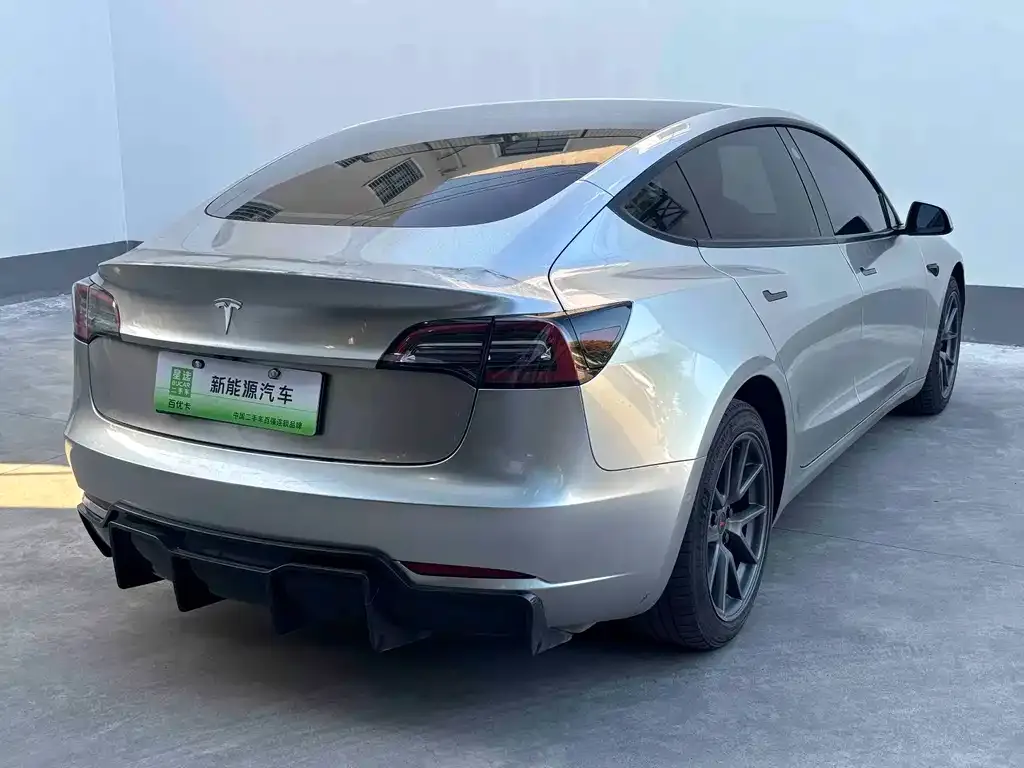 Tesla Model 3 — фото 6