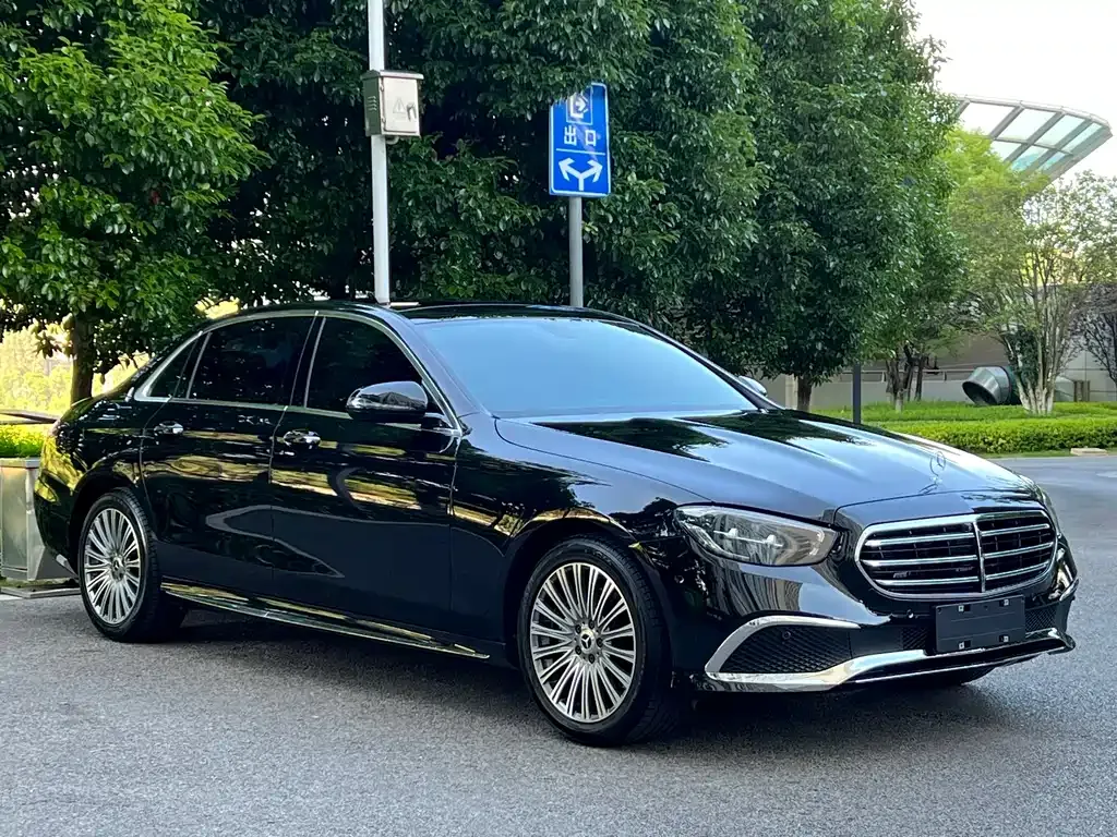Mercedes-Benz E-Class — фото 4