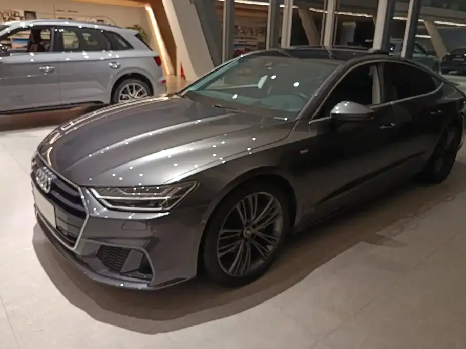 Audi A7 — фото 1