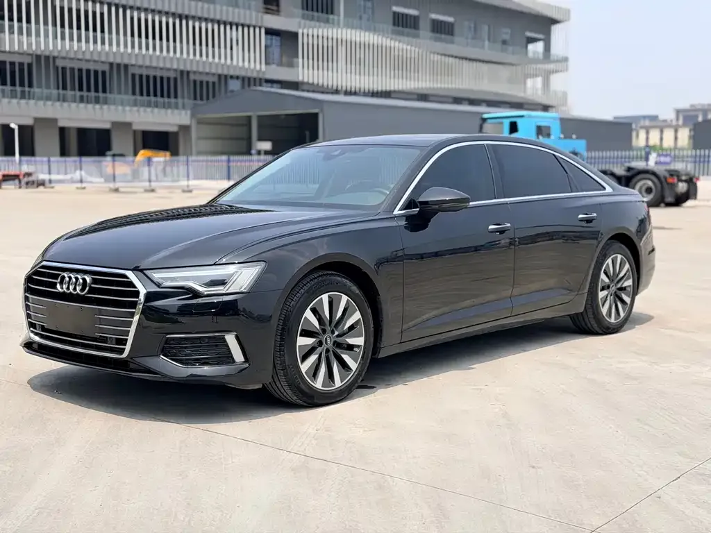 Audi A6L — фото 1