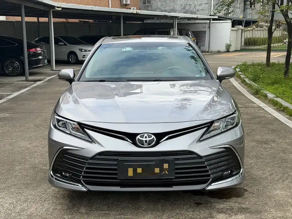Toyota Camry — фото 7