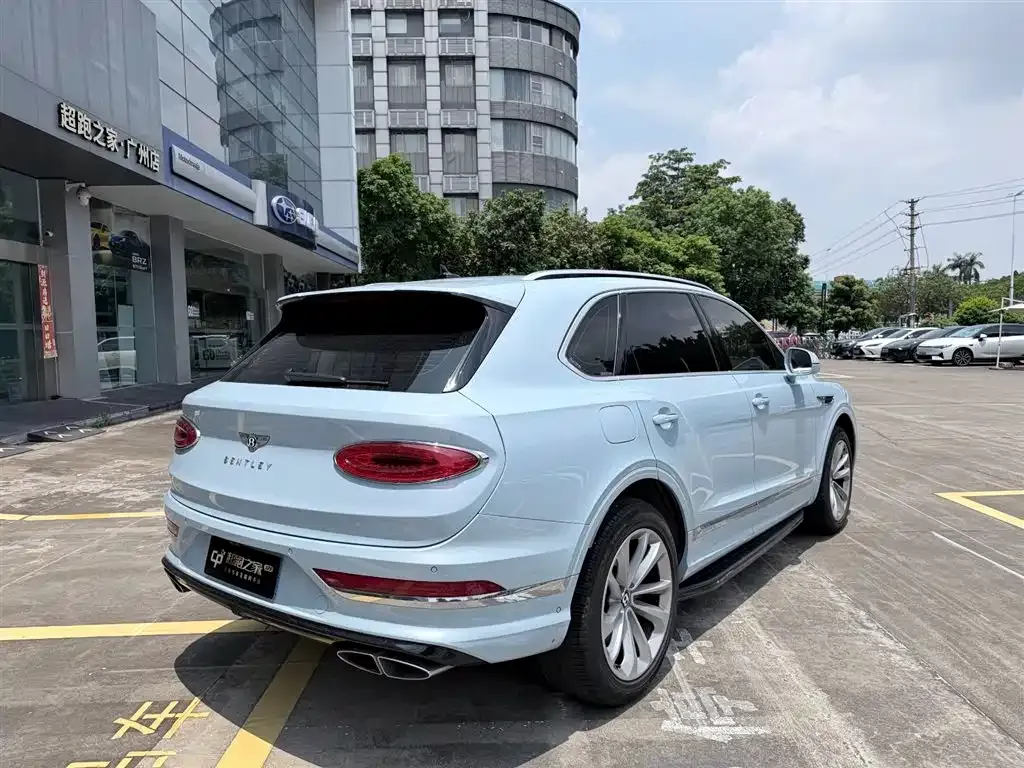 Bentley Bentayga 2021 из CN, фото 2