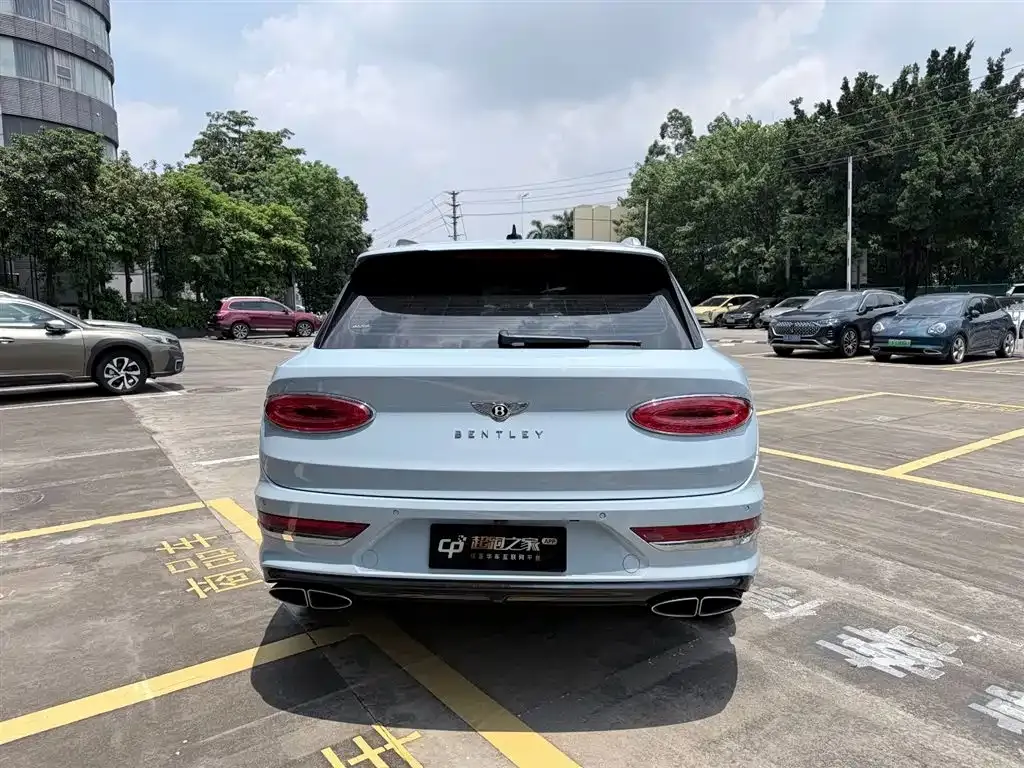 Bentley Bentayga 2021 из CN, фото 7