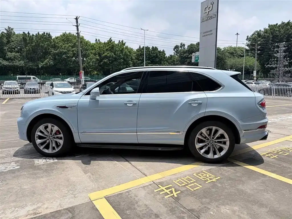 Bentley Bentayga 2021 из CN, фото 4