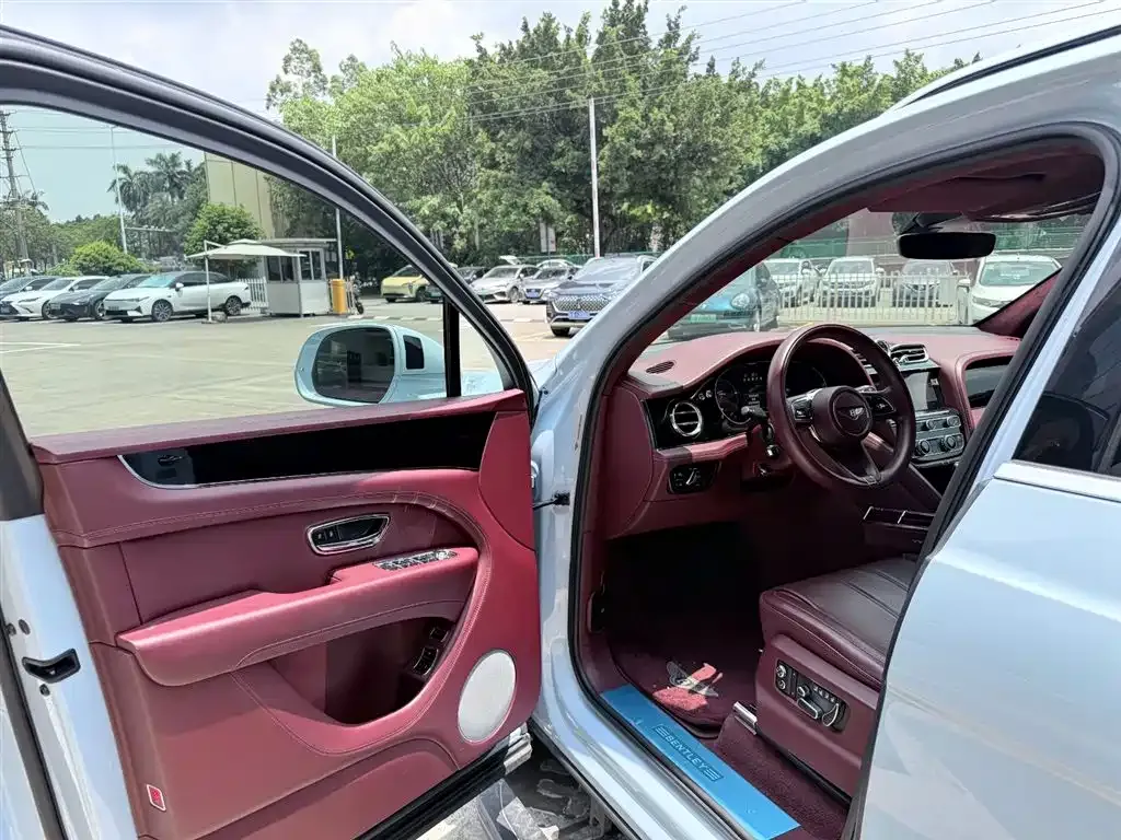 Bentley Bentayga 2021 из CN, фото 3
