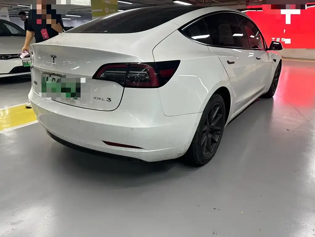 Tesla Model 3 — фото 10