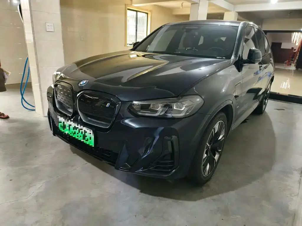 BMW iX3 — фото 1