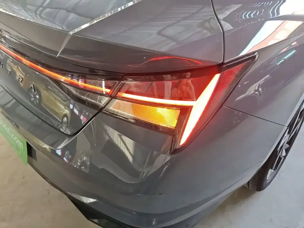 Hyundai Elantra — фото 3