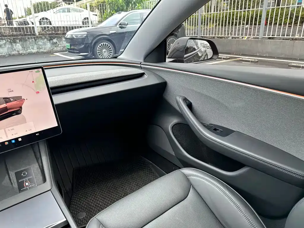 Tesla Model 3 — фото 3