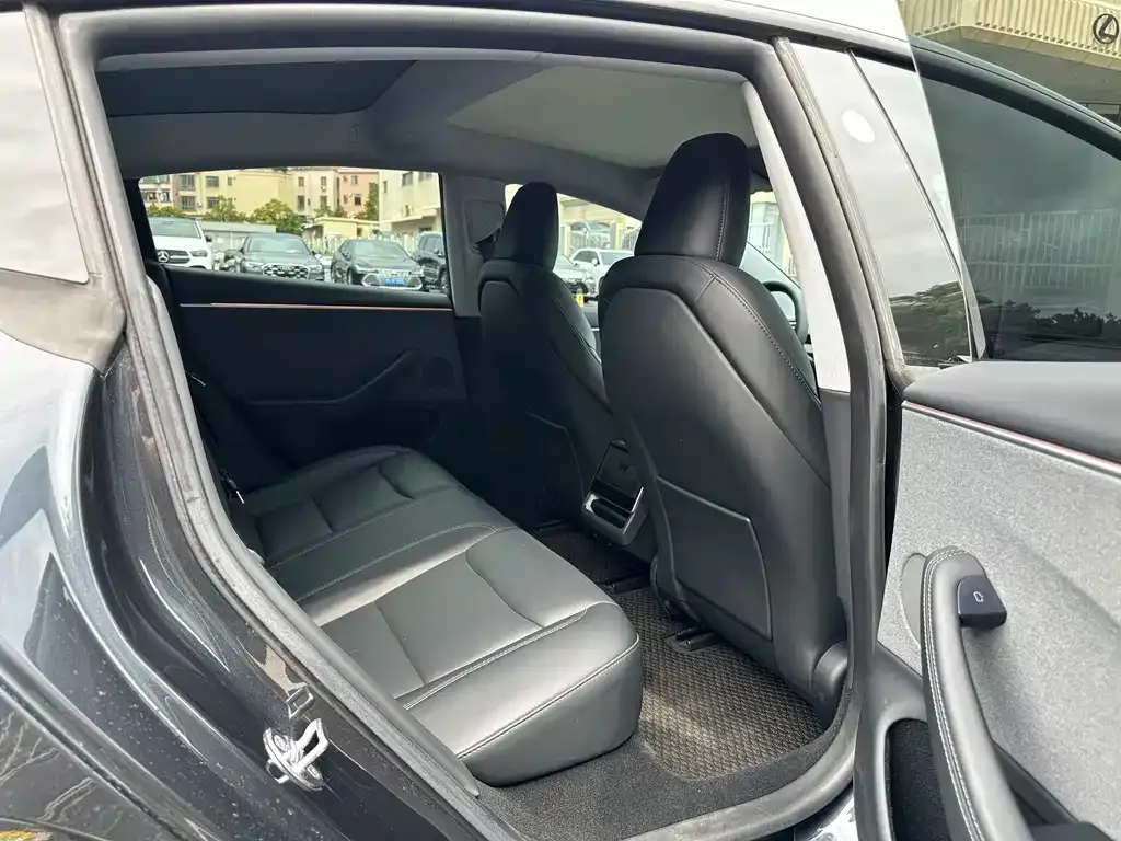 Tesla Model 3 — фото 4