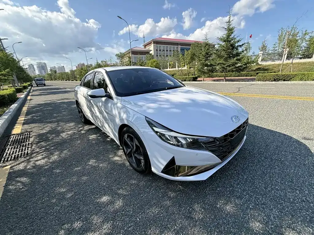 Hyundai Elantra — фото 6