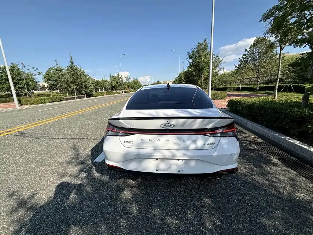Hyundai Elantra — фото 10