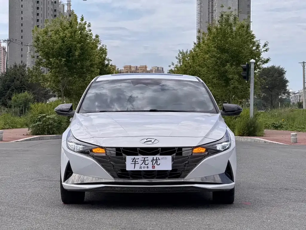 Hyundai Elantra — фото 2