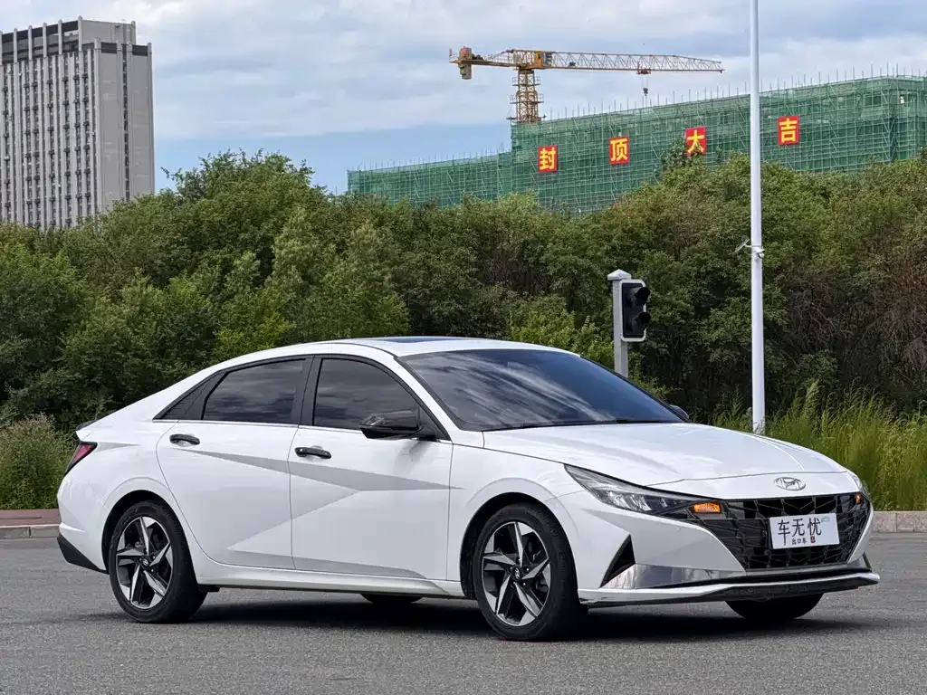 Hyundai Elantra — фото 5