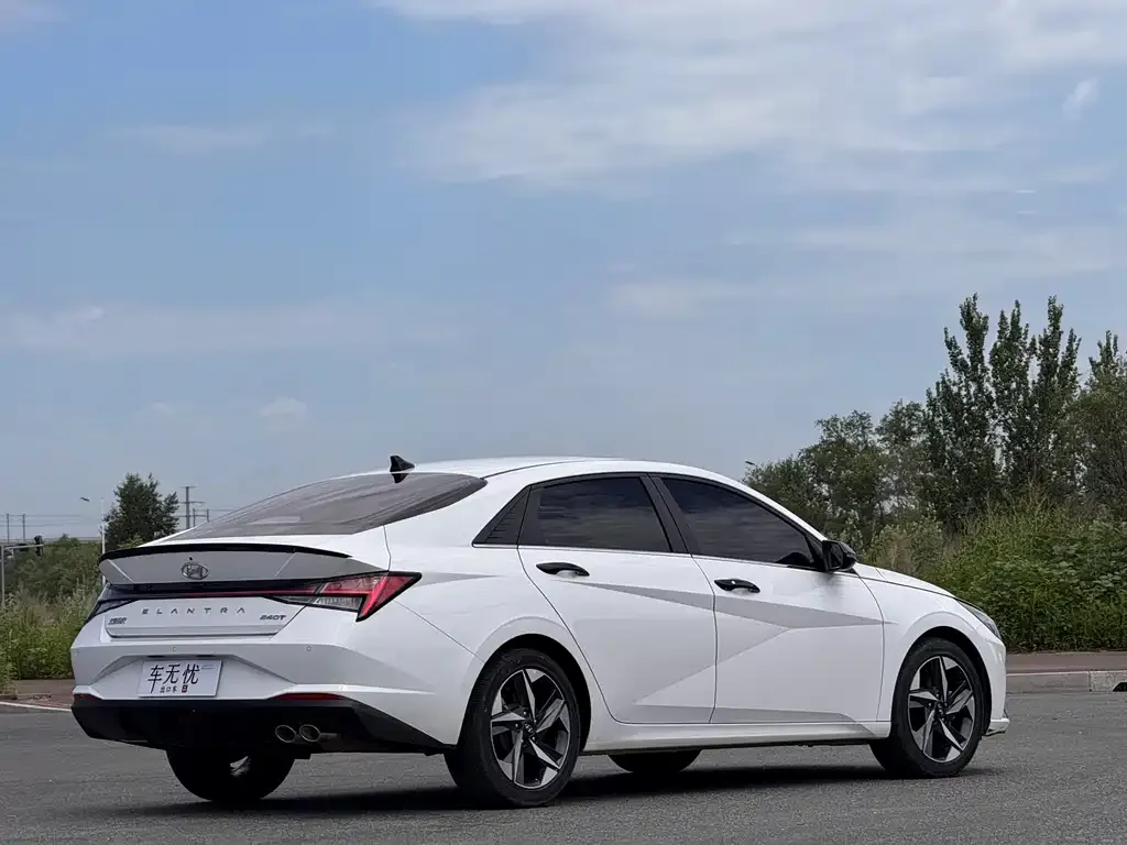 Hyundai Elantra — фото 3