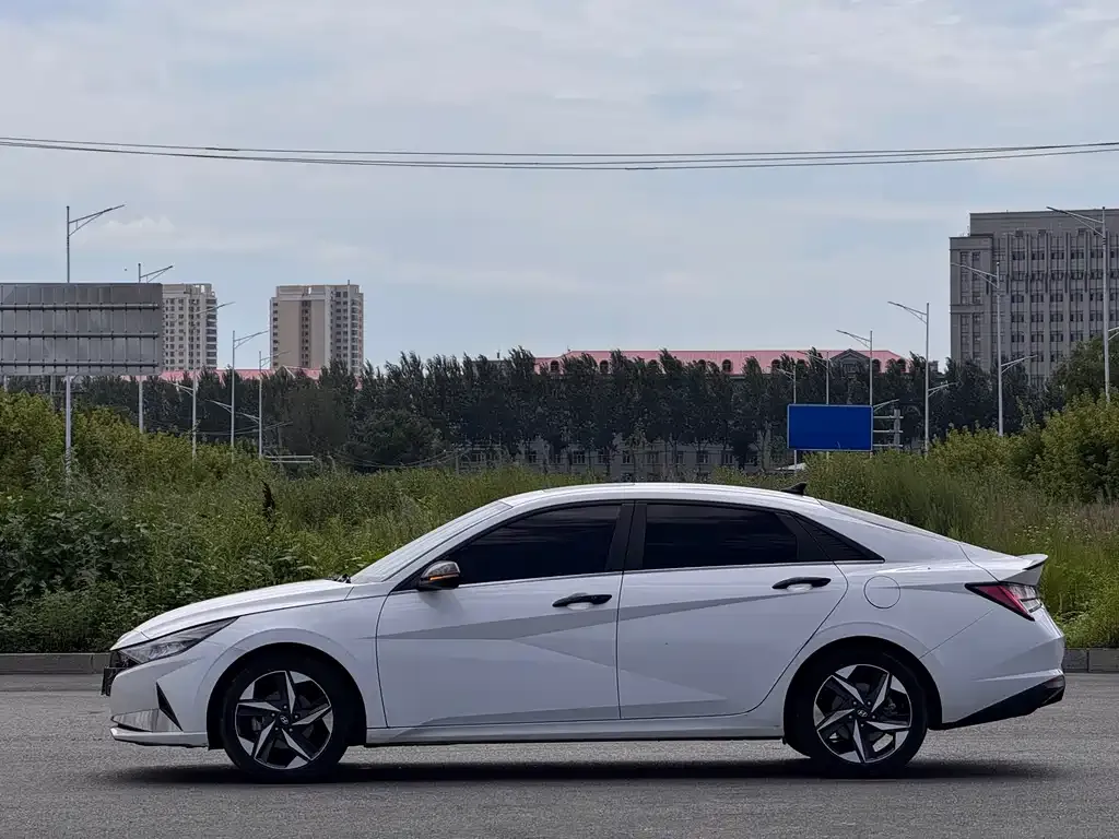 Hyundai Elantra — фото 6
