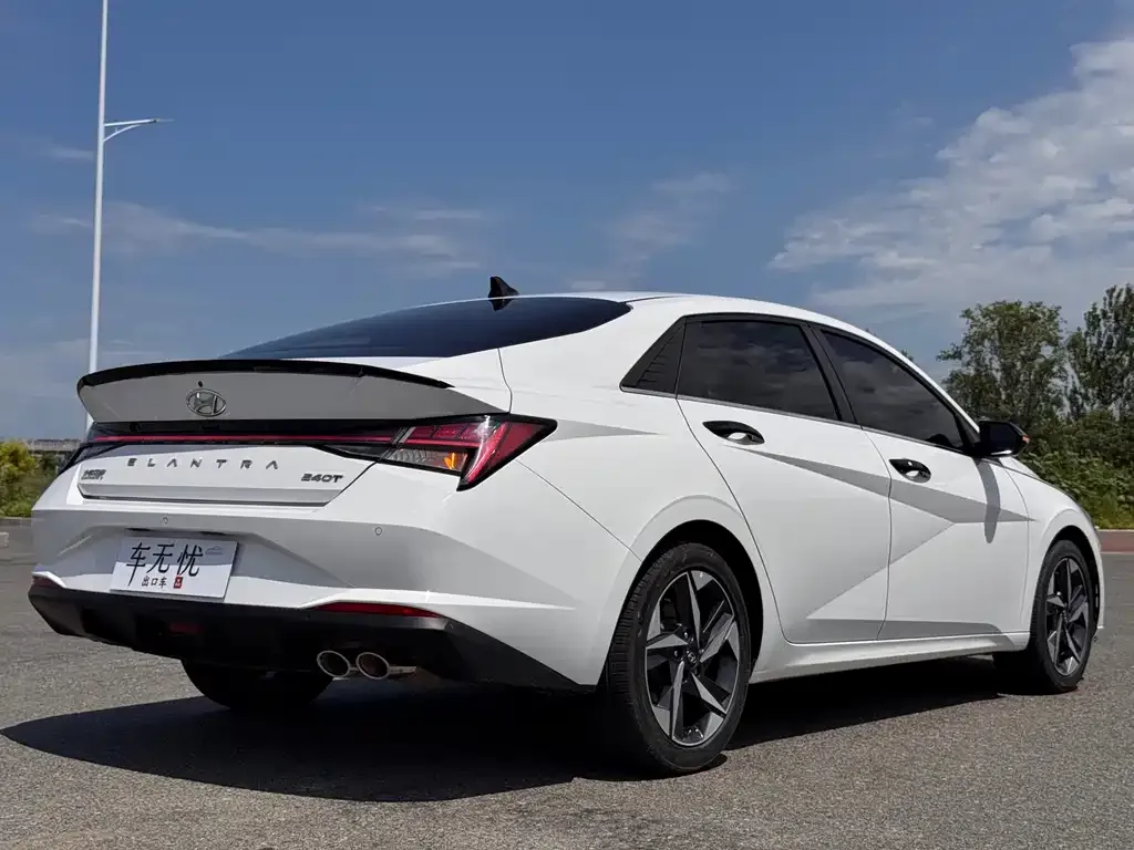 Hyundai Elantra — фото 8