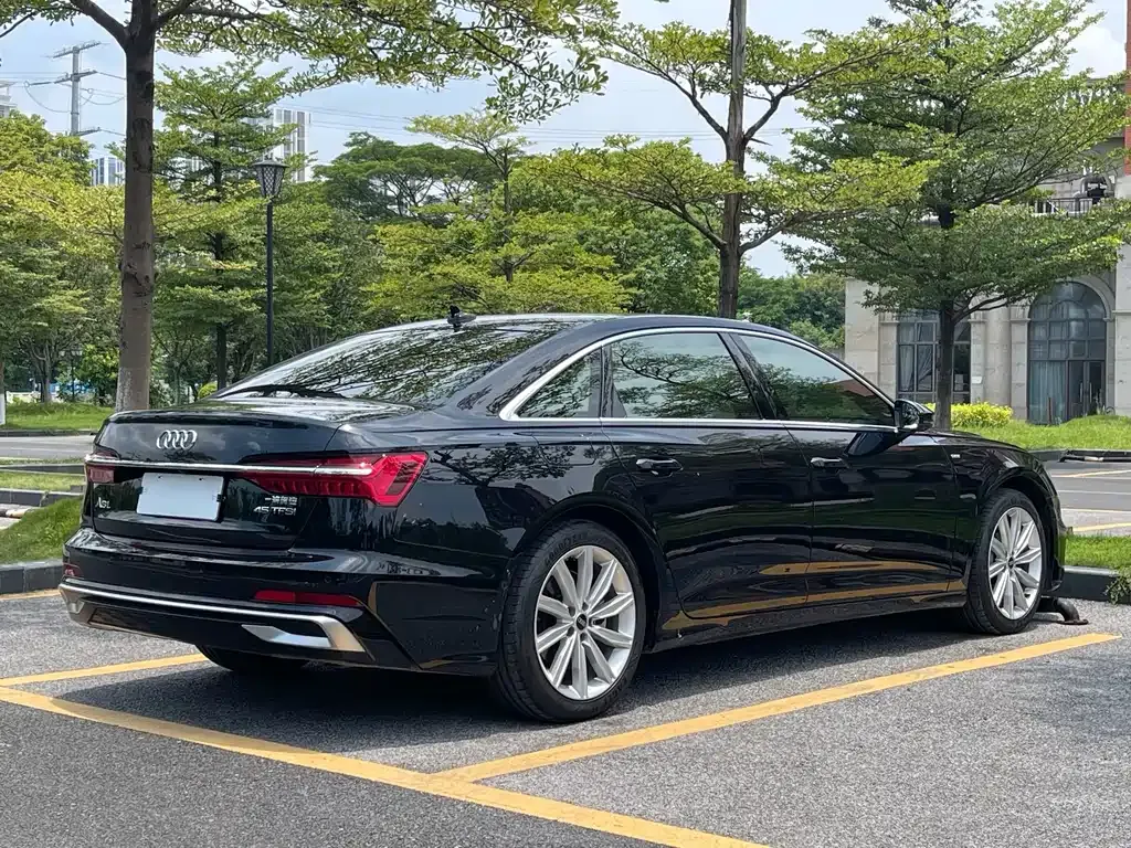 Audi A6L — фото 10
