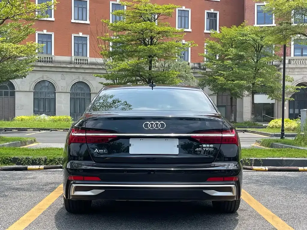 Audi A6L — фото 8