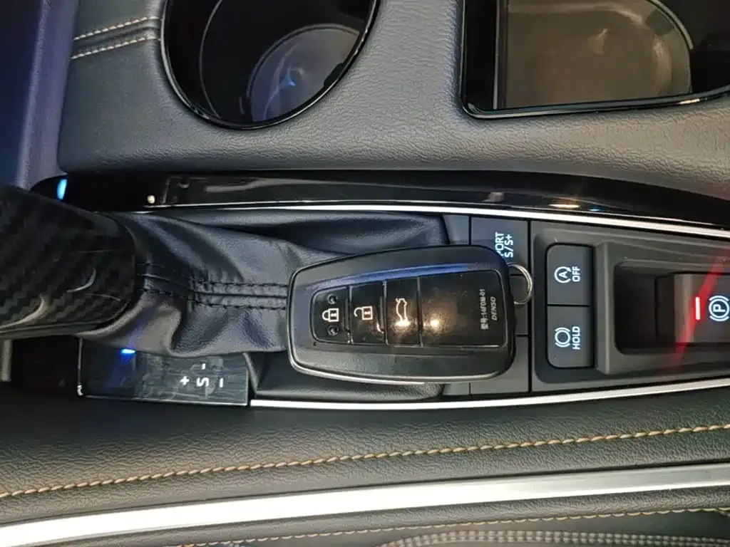 Toyota Avalon — фото 10