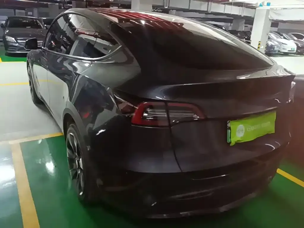 Tesla Model Y — фото 10