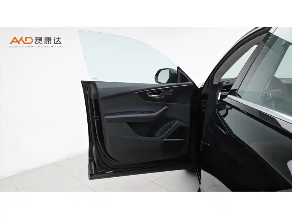 Audi Q8 2023 из CN, фото 3